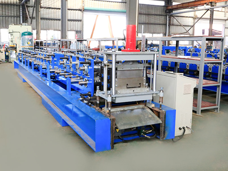 Macchine per la formatura di rulli per l'industria delle impalcature