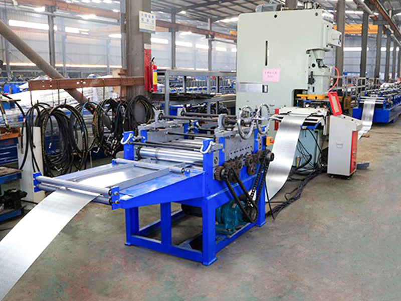 Macchine per la formatura di rulli per l'industria delle impalcature