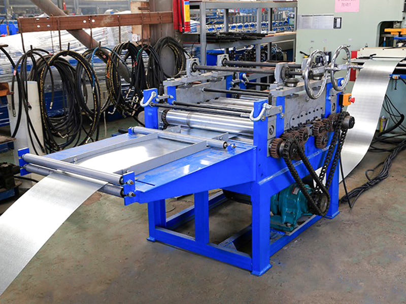 Macchine per la formatura di rulli per l'industria delle impalcature