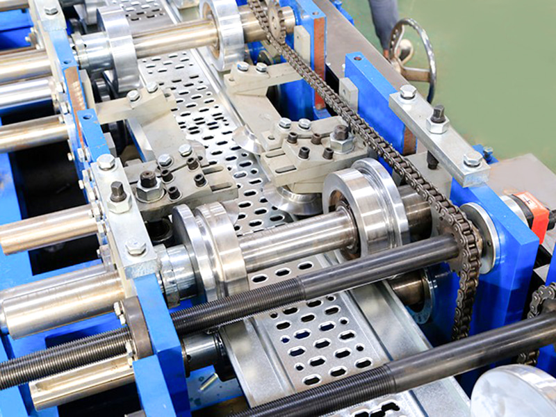 Macchine per la formatura di rulli per l'industria delle impalcature