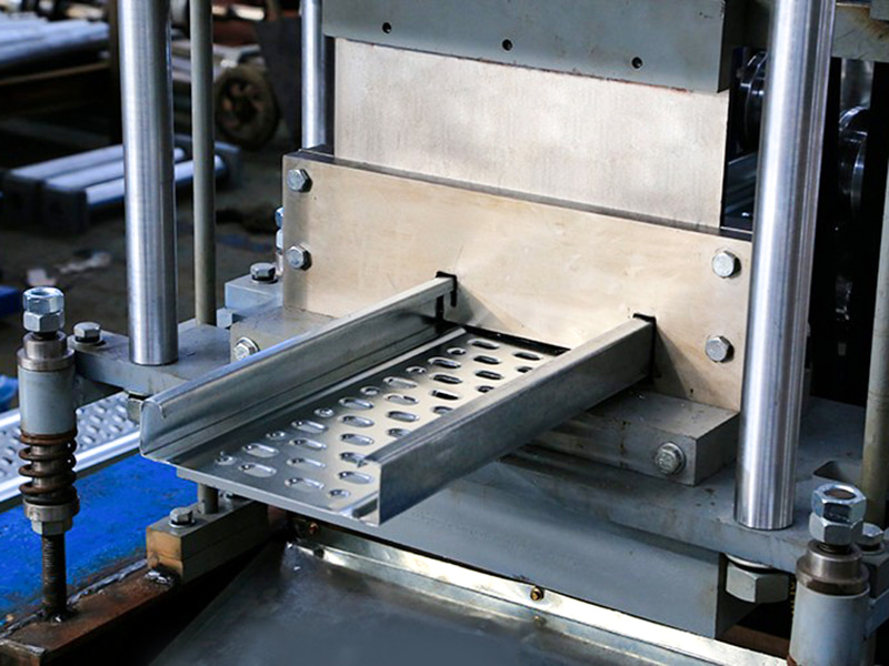 Macchine per la formatura di rulli per l'industria delle impalcature